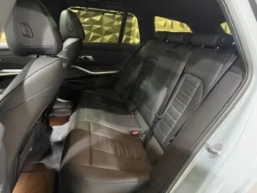 BMW 330e Touring M-SPORTPAKET PANORAMA LASER HARMAN