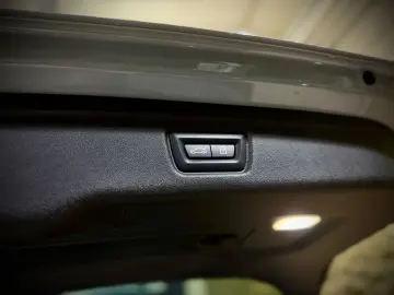 BMW 330e Touring M-SPORTPAKET PANORAMA LASER HARMAN
