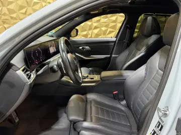 BMW 330e Touring M-SPORTPAKET PANORAMA LASER HARMAN