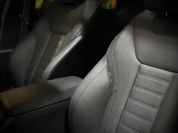 BMW 330e Touring M-SPORTPAKET PANORAMA LASER HARMAN