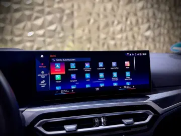 BMW 330e Touring M-SPORTPAKET PANORAMA LASER HARMAN