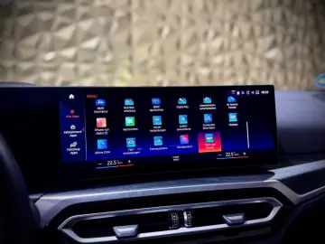 BMW 330e Touring M-SPORTPAKET PANORAMA LASER HARMAN