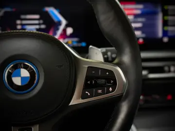 BMW 330e Touring M-SPORTPAKET PANORAMA LASER HARMAN