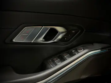 BMW 330e Touring M-SPORTPAKET PANORAMA LASER HARMAN