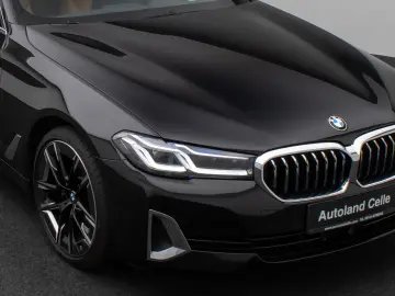 BMW 520d xD LuxuryLine Panorama Laser TV HUD DAB H K