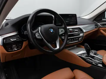 BMW 520d xD LuxuryLine Panorama Laser TV HUD DAB H K