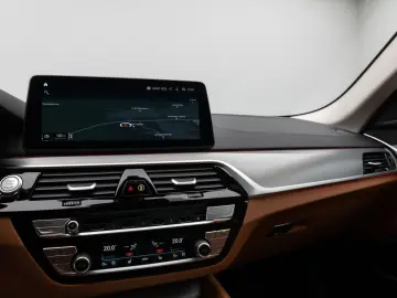 BMW 520d xD LuxuryLine Panorama Laser TV HUD DAB H K