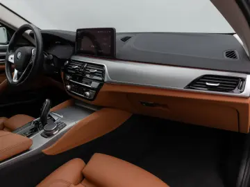 BMW 520d xD LuxuryLine Panorama Laser TV HUD DAB H K