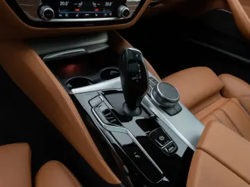 BMW 520d xD LuxuryLine Panorama Laser TV HUD DAB H K