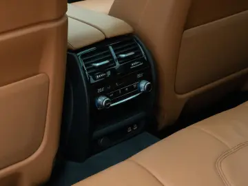 BMW 520d xD LuxuryLine Panorama Laser TV HUD DAB H K