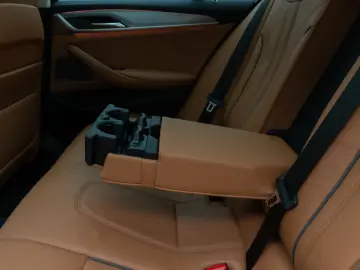BMW 520d xD LuxuryLine Panorama Laser TV HUD DAB H K
