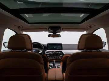 BMW 520d xD LuxuryLine Panorama Laser TV HUD DAB H K