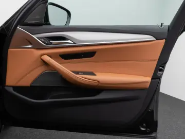 BMW 520d xD LuxuryLine Panorama Laser TV HUD DAB H K
