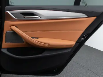 BMW 520d xD LuxuryLine Panorama Laser TV HUD DAB H K