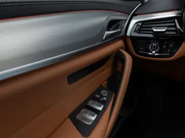 BMW 520d xD LuxuryLine Panorama Laser TV HUD DAB H K