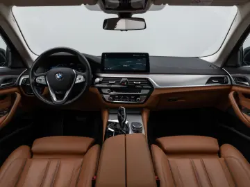 BMW 520d xD LuxuryLine Panorama Laser TV HUD DAB H K