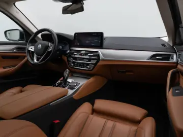 BMW 520d xD LuxuryLine Panorama Laser TV HUD DAB H K