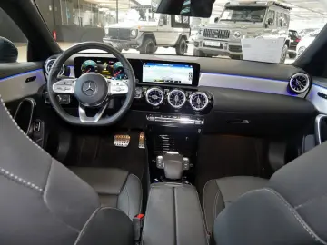 MERCEDES-BENZ CLA 250 AMG NIGHT 360 DISTR KAMERA PAN…