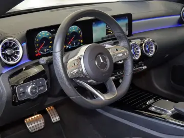 MERCEDES-BENZ CLA 250 AMG NIGHT 360 DISTR KAMERA PAN…