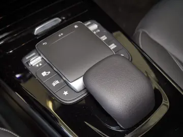 MERCEDES-BENZ CLA 250 AMG NIGHT 360 DISTR KAMERA PAN…