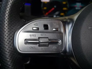MERCEDES-BENZ CLA 250 AMG NIGHT 360 DISTR KAMERA PAN…