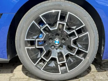 BMW i4 M50 x SR19'' ICONIC AHK H K AdFahrw…