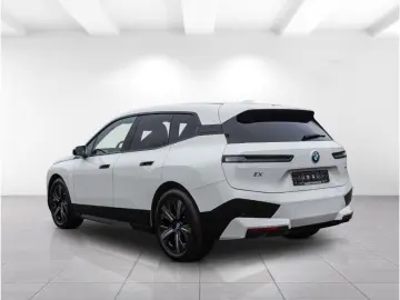 BMW iX xDrive40MSport Navi AHK HUD Leder eSitze RFK