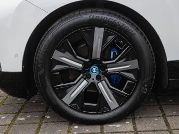 BMW iX xDrive40MSport Navi AHK HUD Leder eSitze RFK