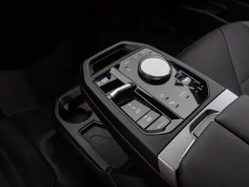 BMW iX xDrive40MSport Navi AHK HUD Leder eSitze RFK