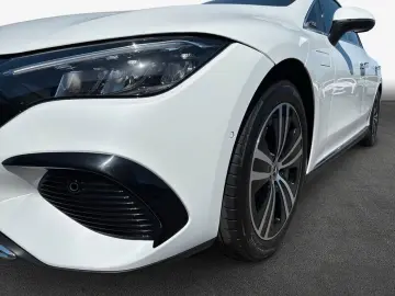 MERCEDES-BENZ EQE 300 Electric Art
