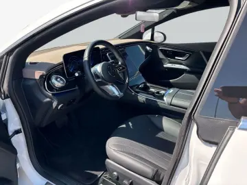 MERCEDES-BENZ EQE 300 Electric Art