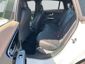 MERCEDES-BENZ EQE 300 Electric Art