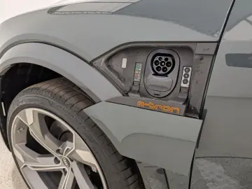 AUDI e-tron Sportback S quattro 95kWh Matrix AHK Pano
