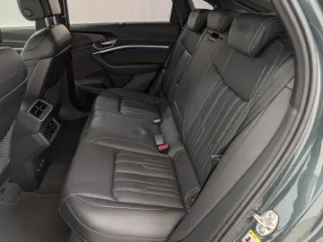 AUDI e-tron Sportback S quattro 95kWh Matrix AHK Pano