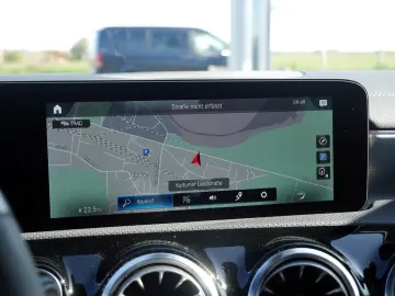 MERCEDES-BENZ CLA 250 SB 4M AMG Line Distr. LED Pano…