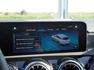 MERCEDES-BENZ CLA 250 SB 4M AMG Line Distr. LED Pano…