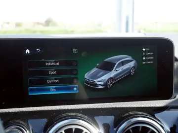 MERCEDES-BENZ CLA 250 SB 4M AMG Line Distr. LED Pano…