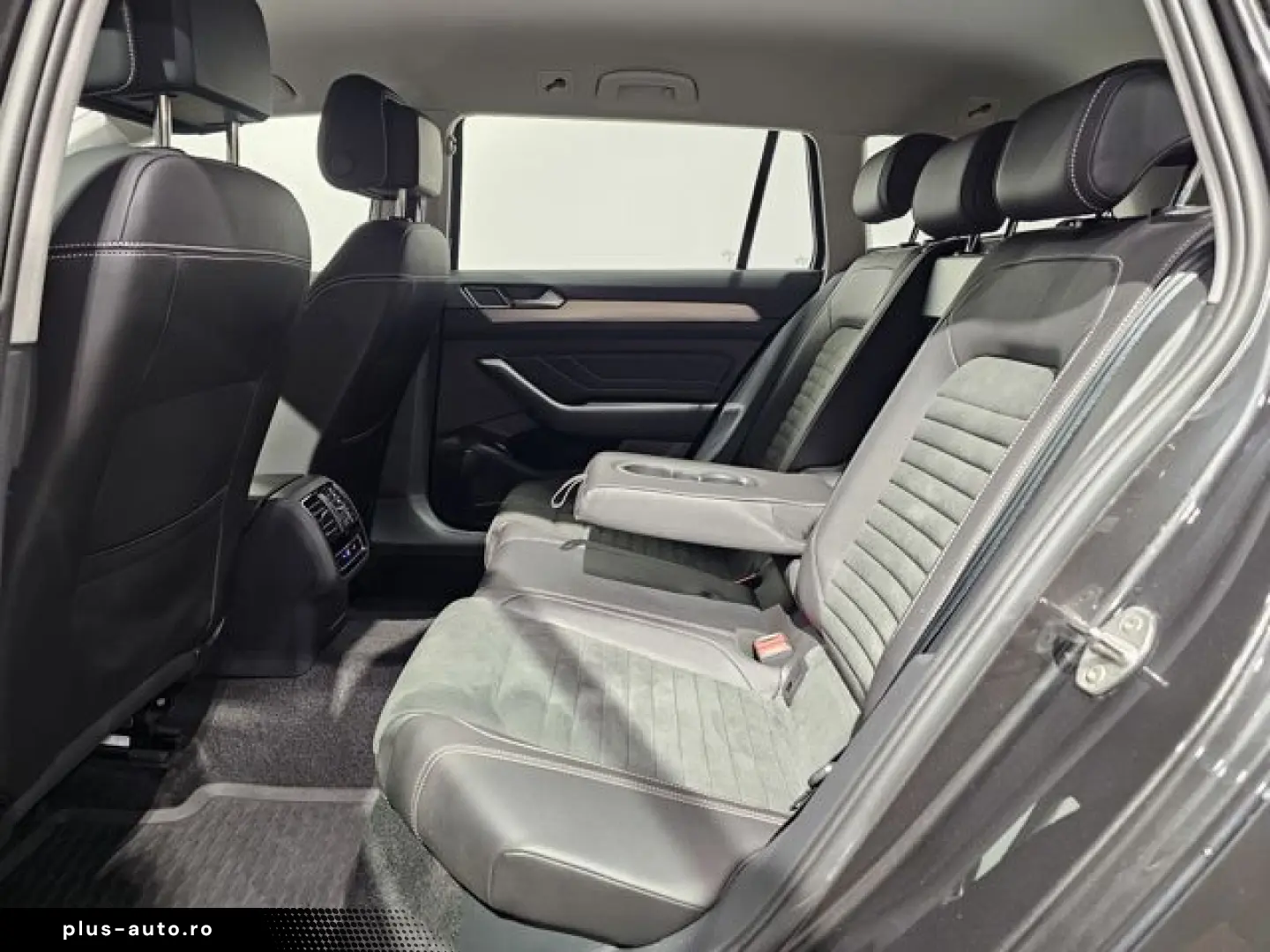 VW Passat 4Motion Sport Led Navi Leder AHK Kamera