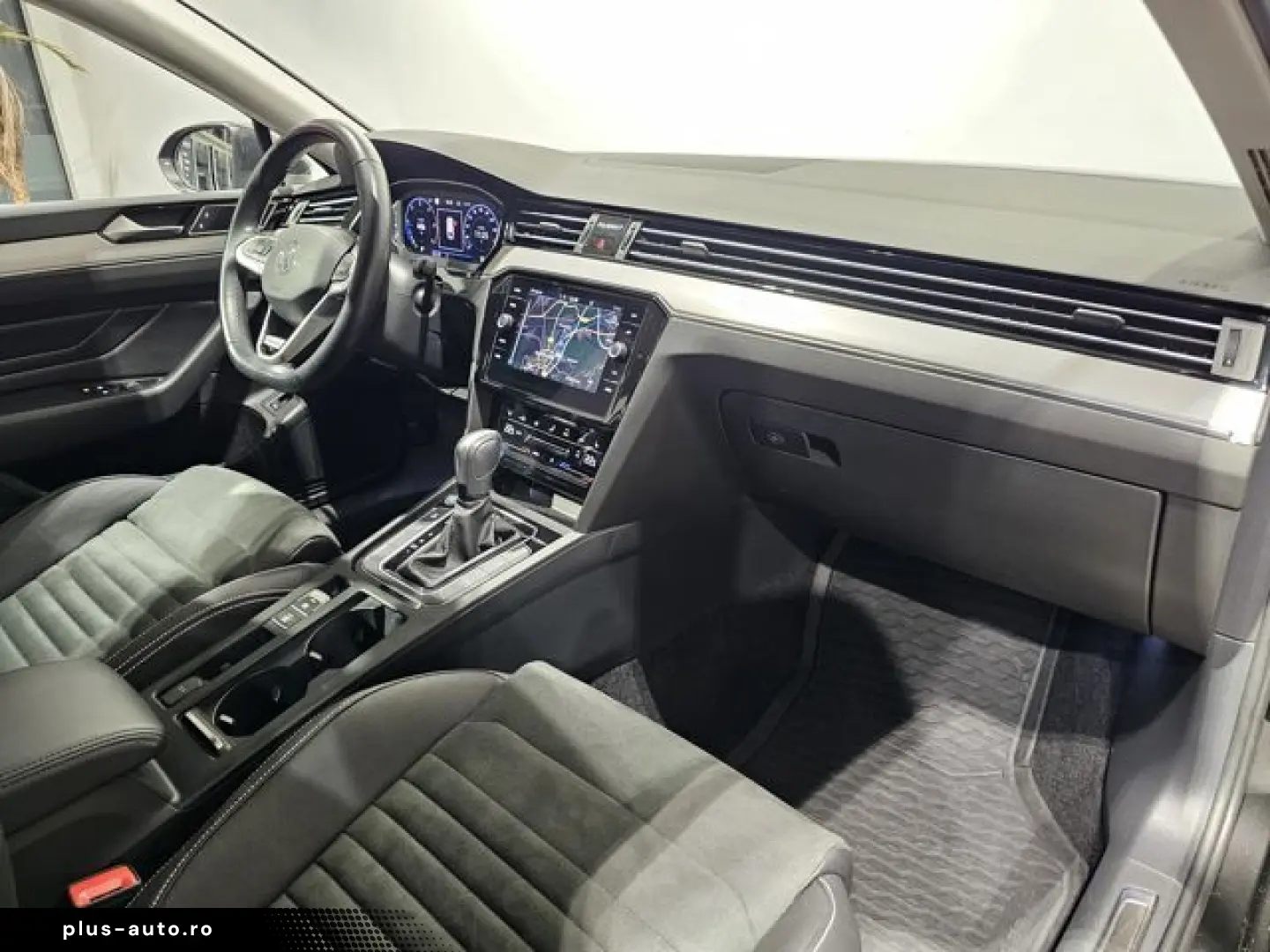 VW Passat 4Motion Sport Led Navi Leder AHK Kamera