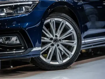 VW Passat 2.0 TDI DSG 2x R-Line STAHZG H&K PANO AHK