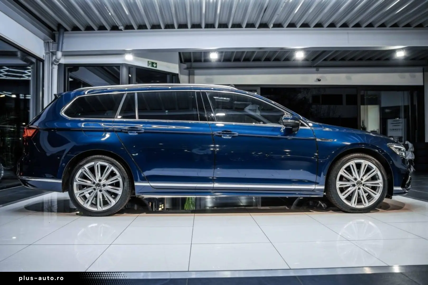 VW Passat 2.0 TDI DSG 2x R-Line STAHZG H&K PANO AHK