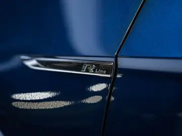 VW Passat 2.0 TDI DSG 2x R-Line STAHZG H&K PANO AHK