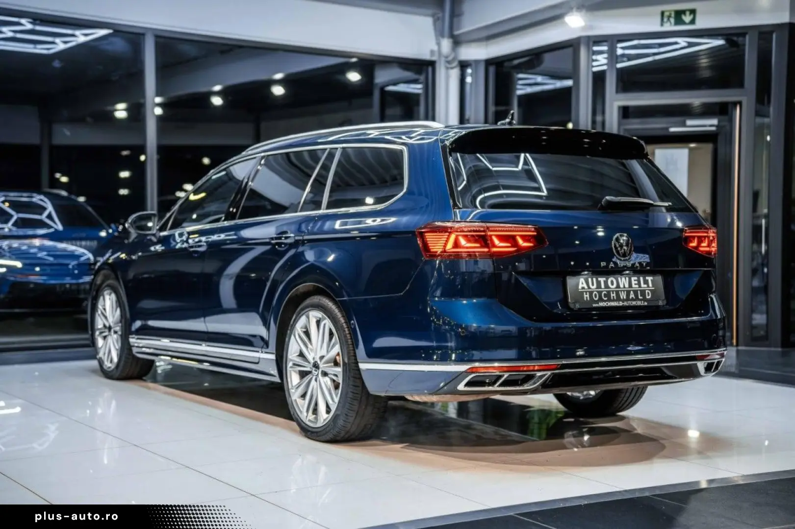 VW Passat 2.0 TDI DSG 2x R-Line STAHZG H&K PANO AHK