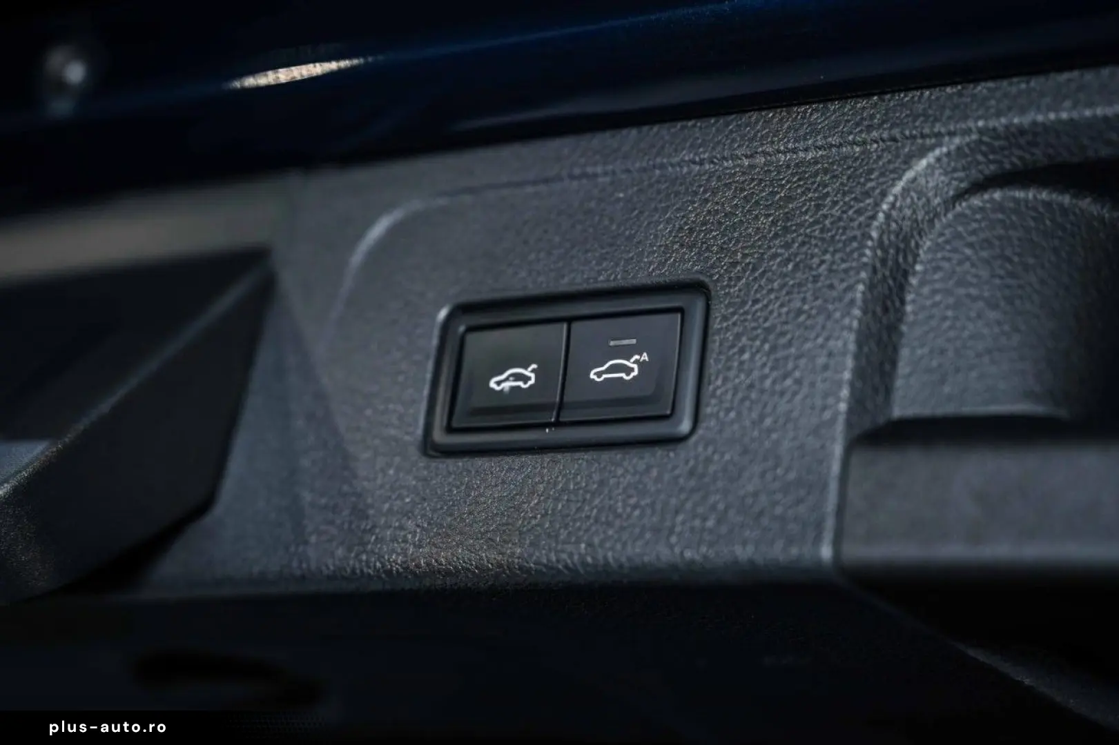 VW Passat 2.0 TDI DSG 2x R-Line STAHZG H&K PANO AHK
