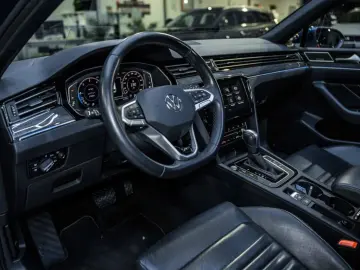 VW Passat 2.0 TDI DSG 2x R-Line STAHZG H&K PANO AHK