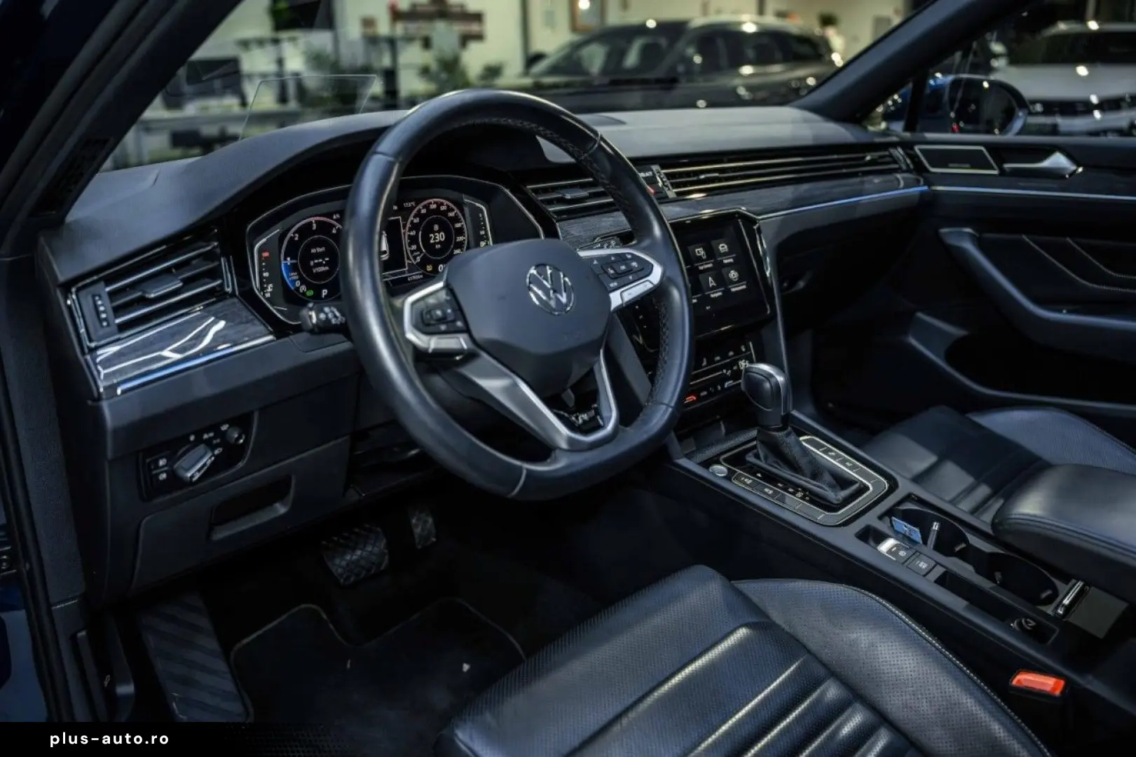 VW Passat 2.0 TDI DSG 2x R-Line STAHZG H&K PANO AHK