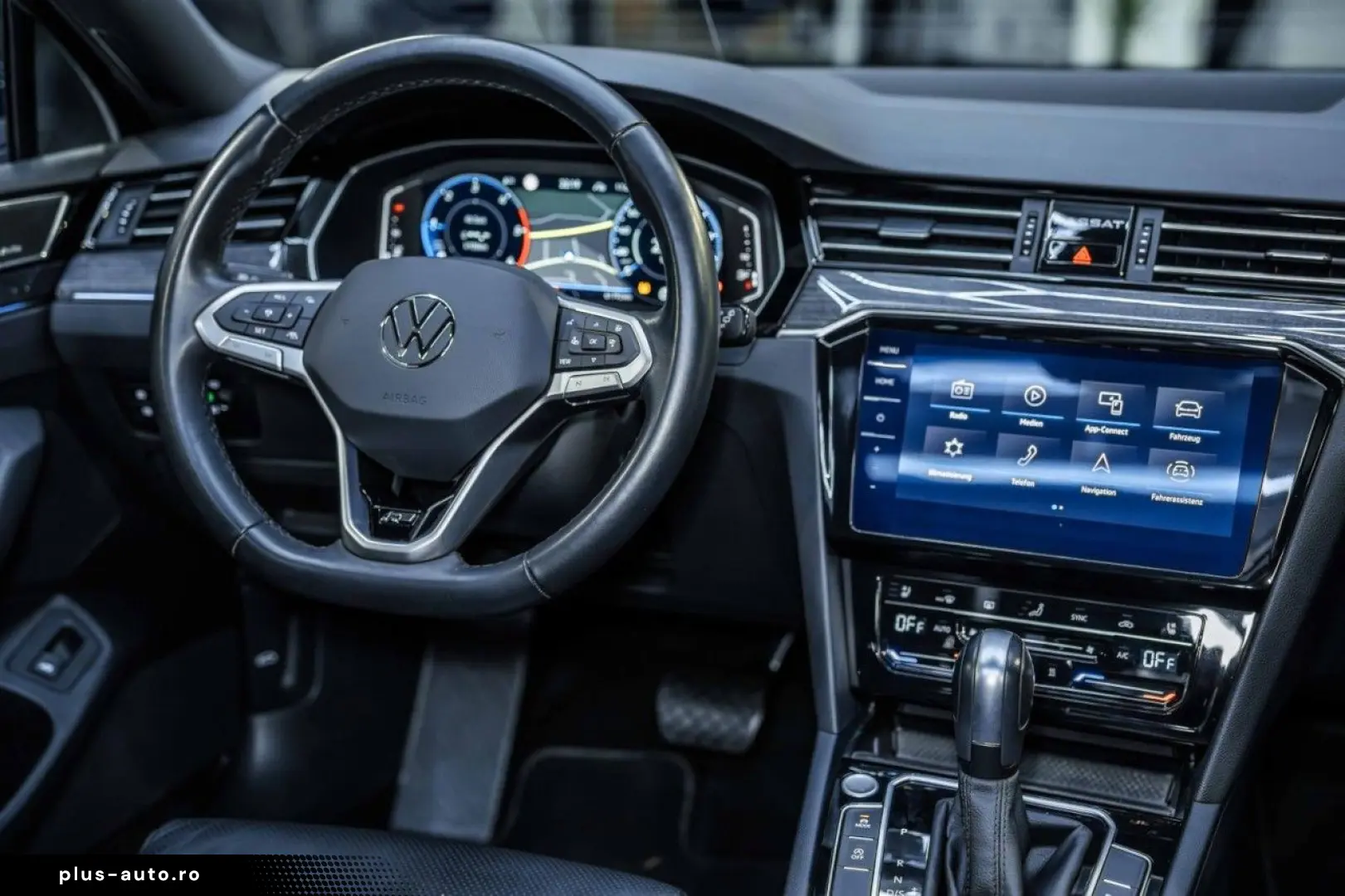 VW Passat 2.0 TDI DSG 2x R-Line STAHZG H&K PANO AHK