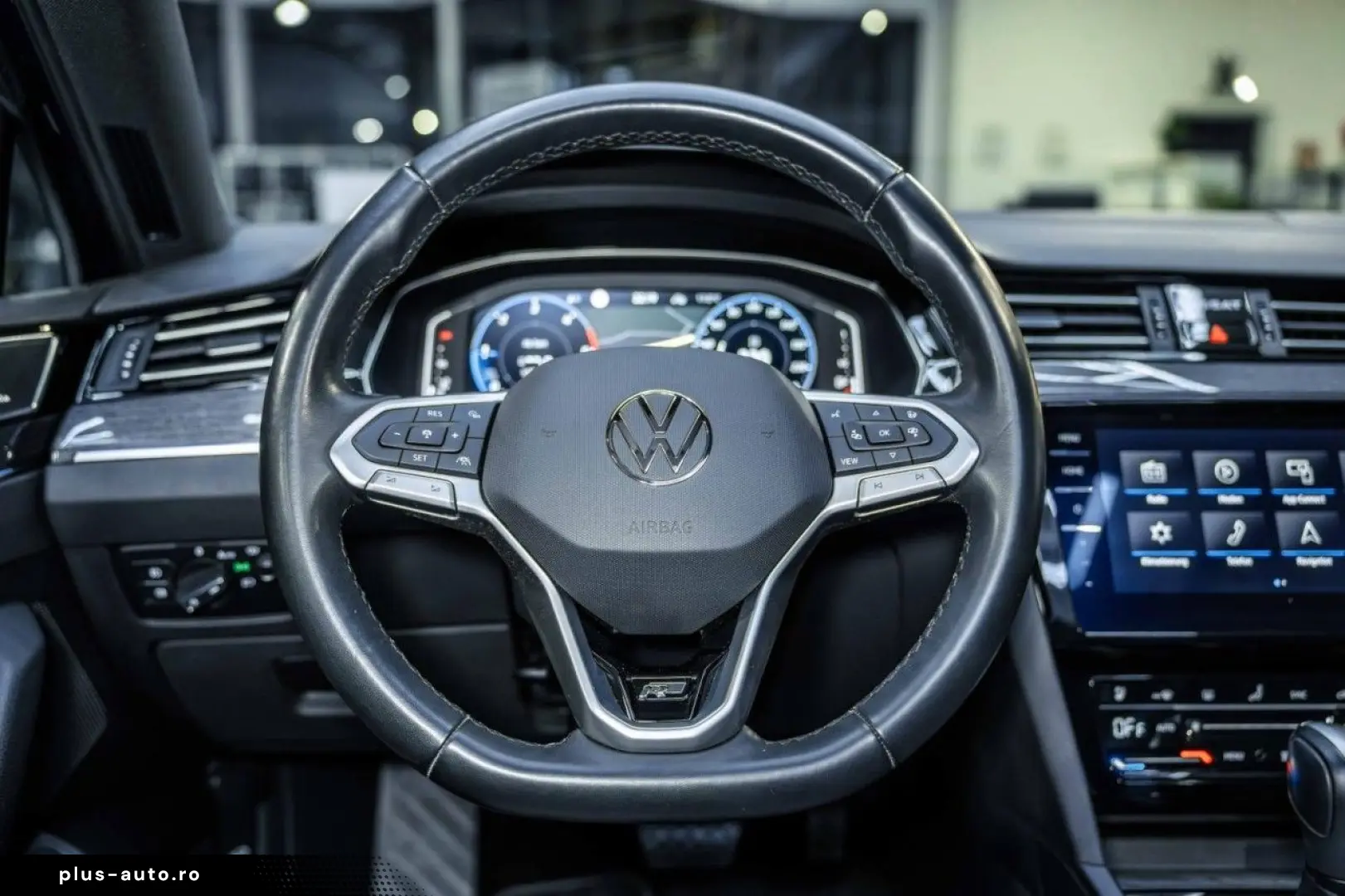 VW Passat 2.0 TDI DSG 2x R-Line STAHZG H&K PANO AHK