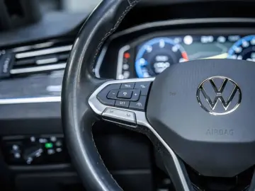 VW Passat 2.0 TDI DSG 2x R-Line STAHZG H&K PANO AHK