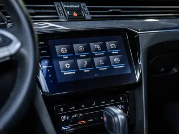 VW Passat 2.0 TDI DSG 2x R-Line STAHZG H&K PANO AHK